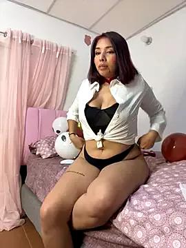 Unleash your urge for fetish cams livestreamers with our pick of steaming hot models, versed in the art of seduction and indulgence.