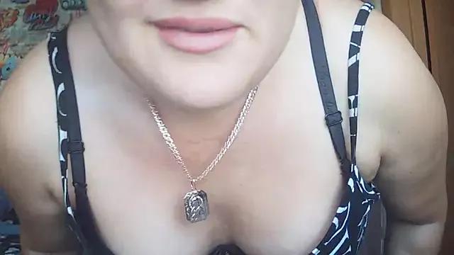 LucyWowx from StripChat is Freechat