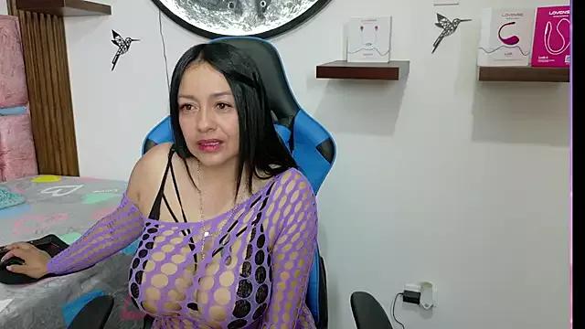 Unleash your urge for fetish cams livestreamers with our pick of steaming hot models, versed in the art of seduction and indulgence.