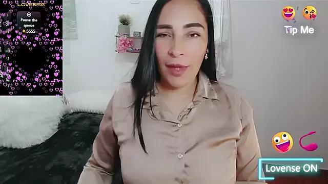 luna_lgomez_ from StripChat is Freechat