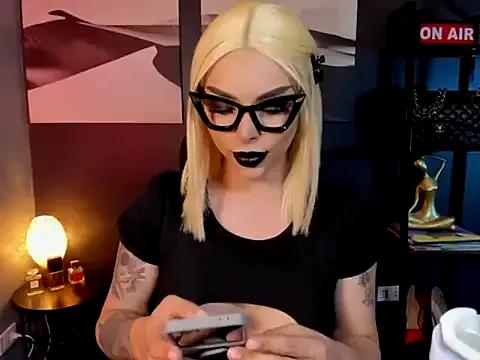 Unleash your urge for fetish cams livestreamers with our pick of steaming hot models, versed in the art of seduction and indulgence.