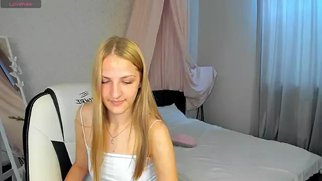 Luna_Vibee from StripChat is Freechat