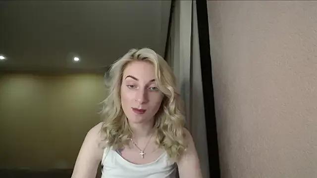 LunaLicksy from StripChat is Freechat