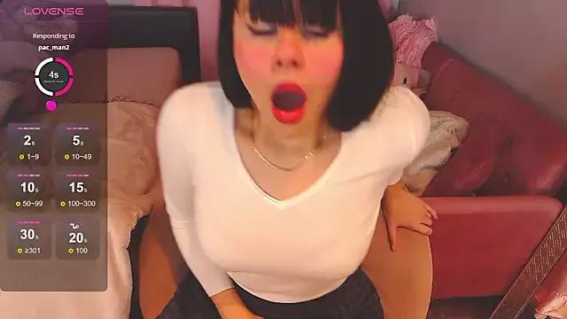 LunaMilav from StripChat is Freechat