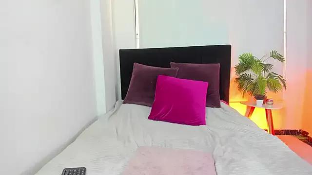 Unleash your urge for fetish cams livestreamers with our pick of steaming hot models, versed in the art of seduction and indulgence.