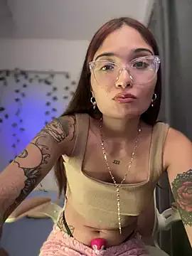 LunaXuan from StripChat is Freechat