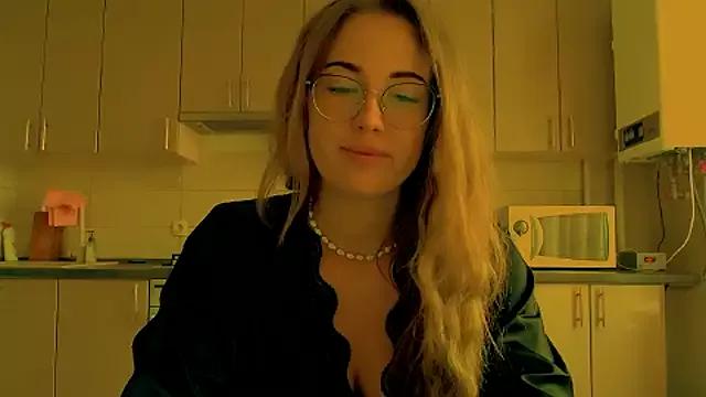 luxie_milady from StripChat is Freechat