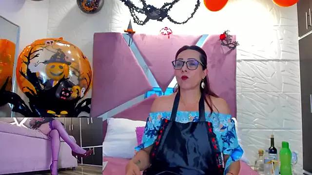 Unleash your urge for fetish cams livestreamers with our pick of steaming hot models, versed in the art of seduction and indulgence.