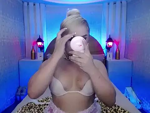 Unleash your urge for fetish cams livestreamers with our pick of steaming hot models, versed in the art of seduction and indulgence.