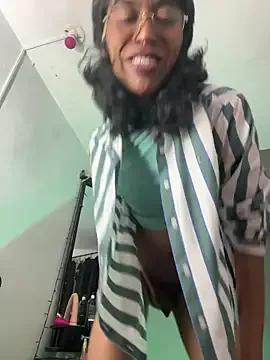 MadamLeRouge from StripChat is Freechat