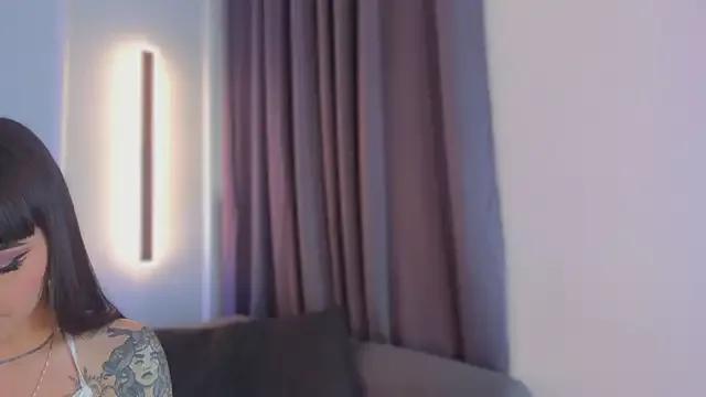 maddy_walker from StripChat is Freechat
