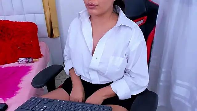 Unleash your urge for fetish cams livestreamers with our pick of steaming hot models, versed in the art of seduction and indulgence.