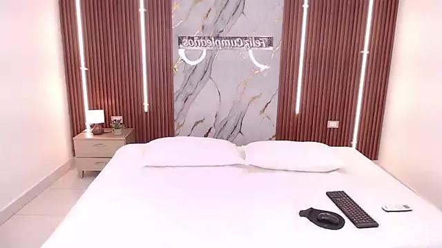 madelynn_ross from StripChat is Freechat