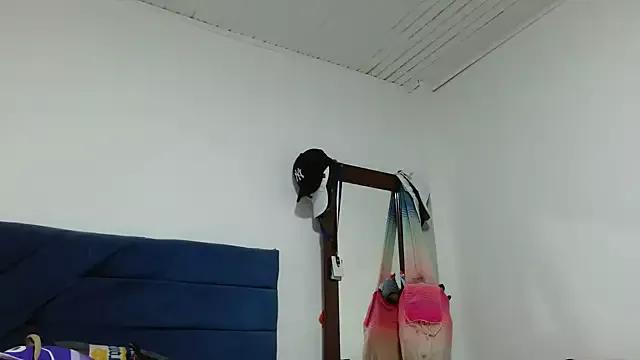 Maira_Diaz from StripChat is Freechat