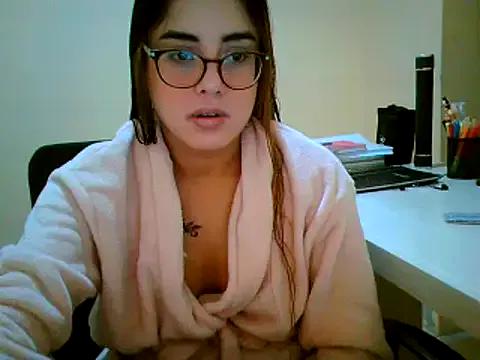 maliamiller from StripChat is Freechat