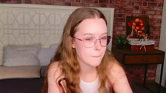 MandyMils from StripChat is Freechat
