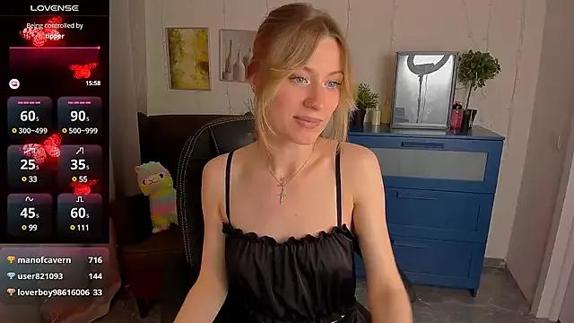 MaraCooperrr from StripChat is Freechat