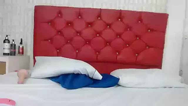 Marcelaa_fox from StripChat is Freechat