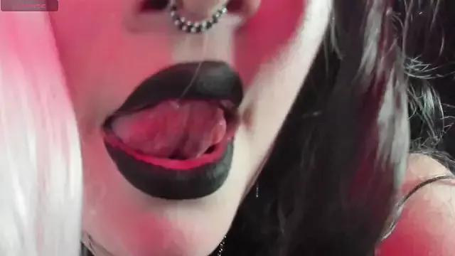 Mariana_velezz from StripChat is Freechat