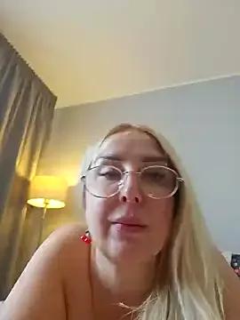 MariaRichi_ from StripChat is Freechat