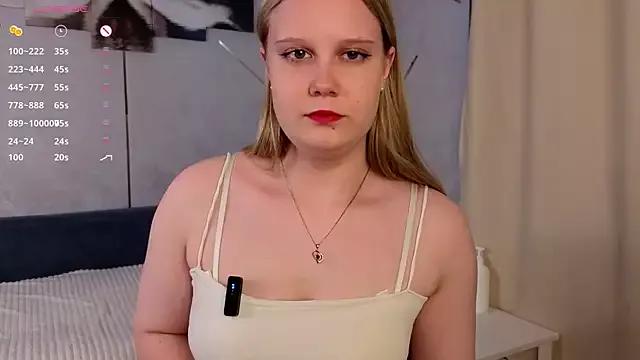 MariaWoodie from StripChat is Freechat