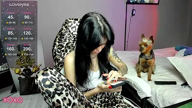 Mariella_Adamss from StripChat is Freechat