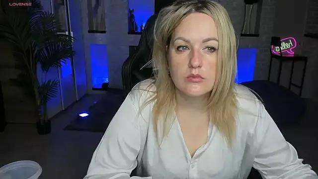 MariemLui from StripChat is Freechat