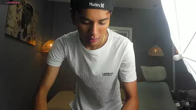 markbowie from StripChat is Freechat