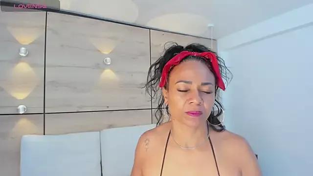 martina_touss from StripChat is Freechat