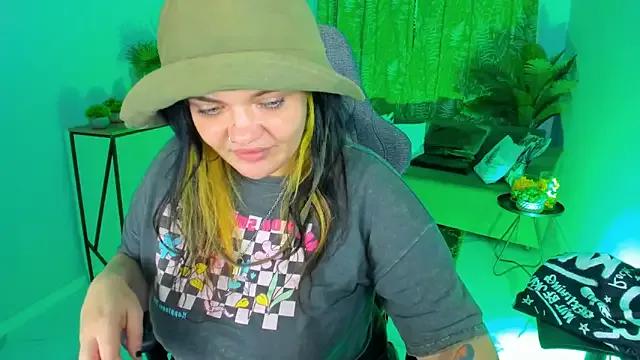 MaryHarrys from StripChat is Freechat