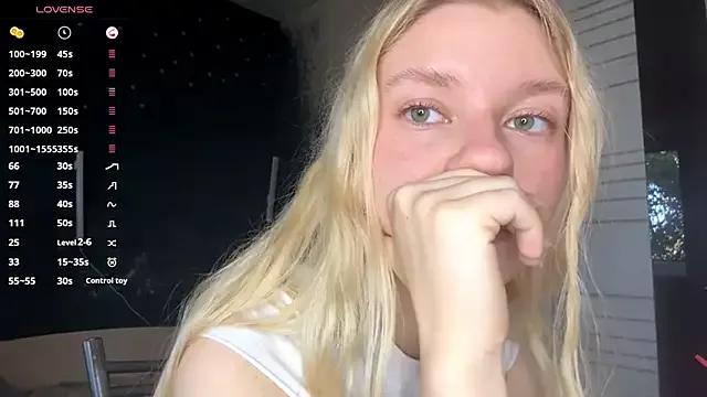 MaryjaneSpider from StripChat is Freechat