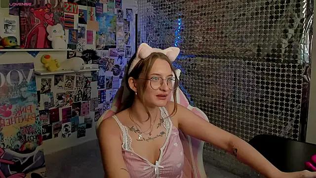 Maryyy_May from StripChat is Freechat