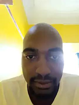 MaturedyoungMan from StripChat is Freechat