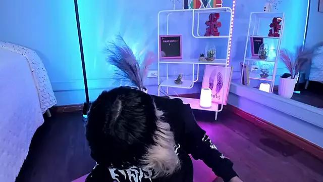 Unleash your urge for fetish cams livestreamers with our pick of steaming hot models, versed in the art of seduction and indulgence.