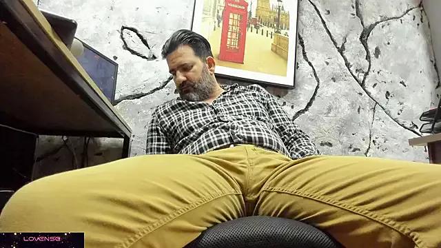 Maxi_thebig_daddy from StripChat is Freechat