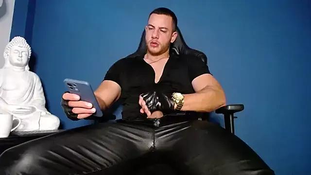 Maxxxpowerful from StripChat is Freechat