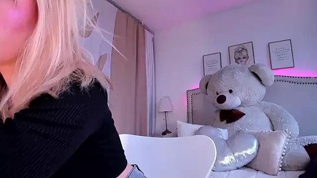 Unleash your urge for fetish cams livestreamers with our pick of steaming hot models, versed in the art of seduction and indulgence.