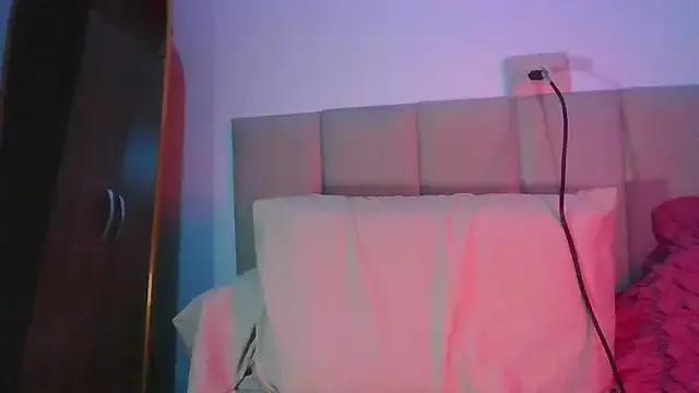 Mayalorenz from StripChat is Freechat