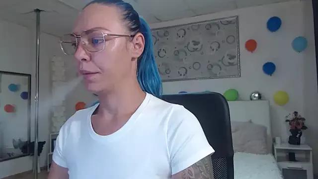 MayaWeisss from StripChat is Freechat