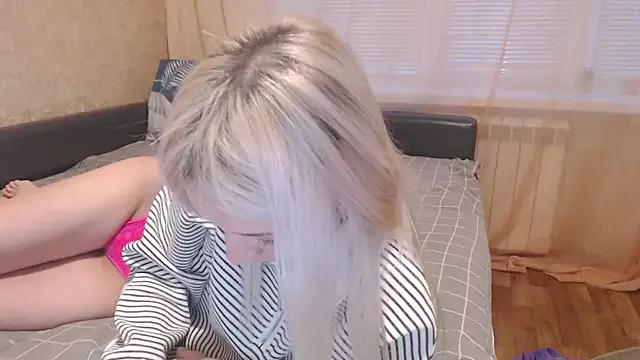 maybe_doll from StripChat is Freechat