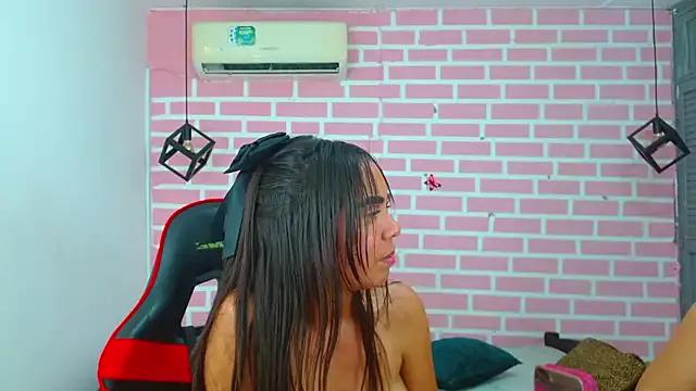 Unleash your urge for fetish cams livestreamers with our pick of steaming hot models, versed in the art of seduction and indulgence.