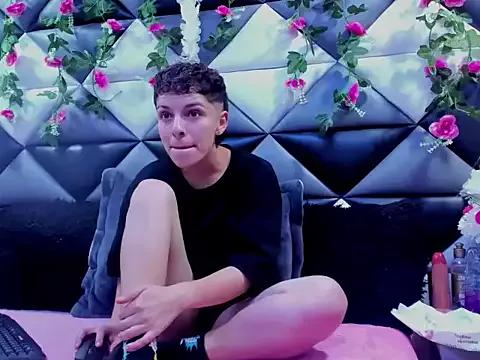 Unleash your urge for fetish cams livestreamers with our pick of steaming hot models, versed in the art of seduction and indulgence.