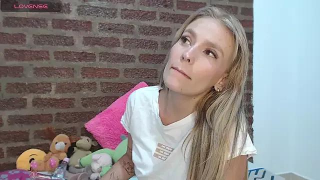 MeganColins1 from StripChat is Freechat