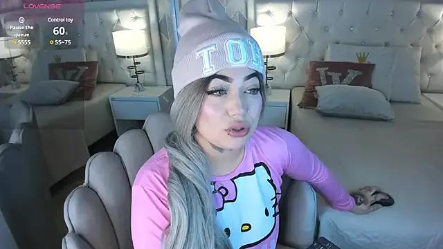 Unleash your urge for fetish cams livestreamers with our pick of steaming hot models, versed in the art of seduction and indulgence.