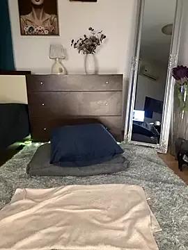 MeliaQueen from StripChat is Freechat