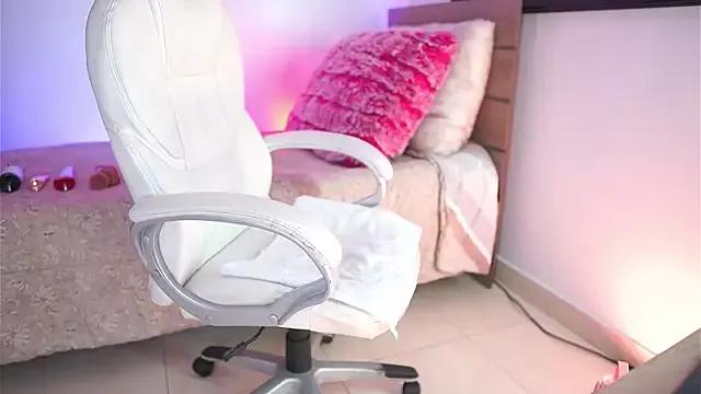 Unleash your urge for fetish cams livestreamers with our pick of steaming hot models, versed in the art of seduction and indulgence.