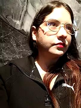 MiaLaurenzz from StripChat is Freechat