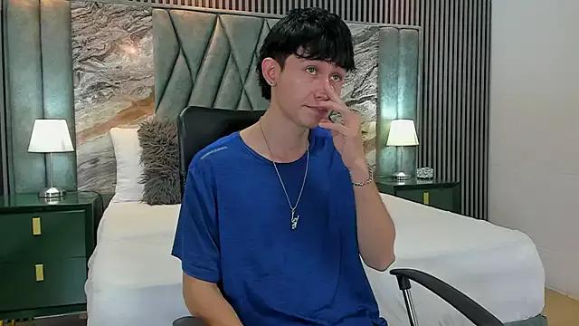 Michael_blue from StripChat is Freechat