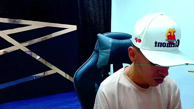 Mick_johnson from StripChat is Freechat