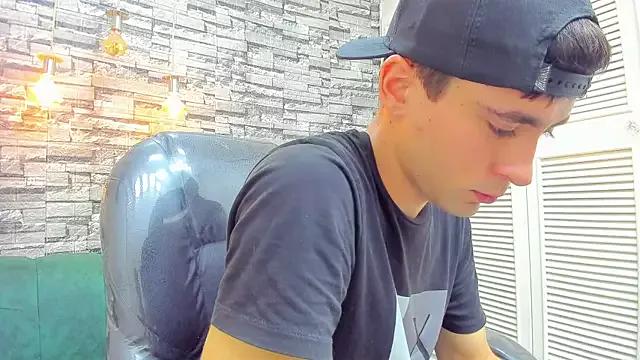mike_whitee from StripChat is Freechat